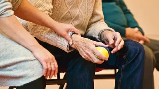 Ostéopathie seniors pour arthrose et mobilité